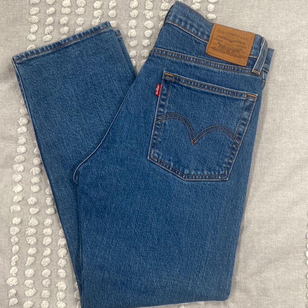 Levi’s Women’s Wedgie Straight Fit Size 27